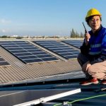 Freiflächen-PV-Reinigung: Was Betreiber großer Solarparks wissen müssen