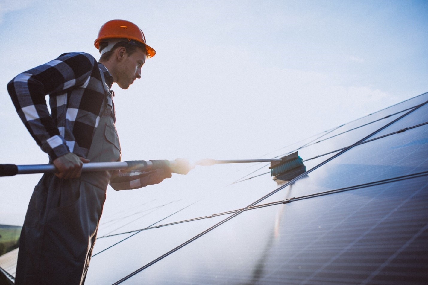 Professionelle Reinigung von Solarmodulen